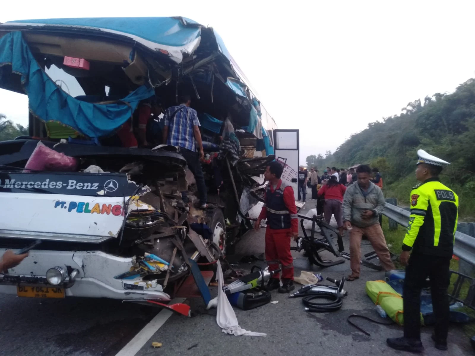 Kecelakaan Bus Pelangi di Tol Pekanbaru-Dumai Akibat Microsleep, Dua Tewas