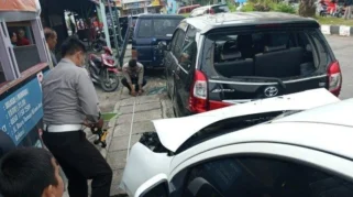 Kecelakaan Maut KA Gajayana Tabrak Mobil Mitsubishi Triton di Bekasi, Pengemudi Tewas Terjepit
