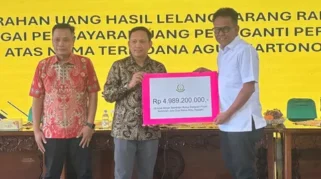 Kejari Semarang Setor Rp 4,9 M Hasil Lelang Harta Koruptor ke Kas Negara