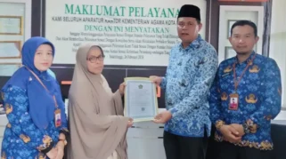 Kemenag Bukittinggi Serahkan Izin Operasional MDT Al-Hidayah