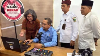 Ketua Bakom RI Luncurkan Radio Merah Putih untuk Promosi KDKMP Banyuwangi