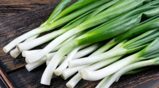 Khasiat Air Rebusan Daun Bawang Campur Madu untuk Kesehatan