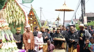 Kirab Siti Inggil: Wali Kota Kediri Memberangkatkan Tradisi Lestarikan Budaya dan Perkuat Kebersamaan
