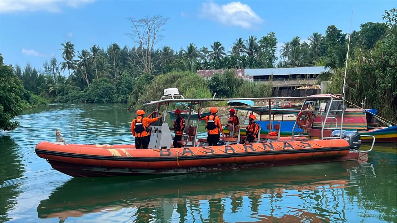 KM UNEI Hilang Kontak di Perairan Pulau Bintanah, 16 ABK dalam Pencarian Tim SAR