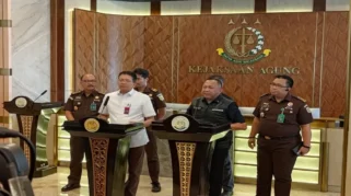 Konferensi Pers Kasus Jampidsus: Kejanggalan hingga KPK Batal Hadir