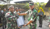 Korps Marinir Beri Penghargaan untuk Prajurit Satgas Pamtas RI-PNG yang Berhasil dalam Operasi Badai Kasuari
