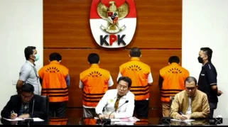 KPK Menahan Anggota DPRD Jatim Moch Mahrus Tersangka Kasus Dana Hibah Pokmas