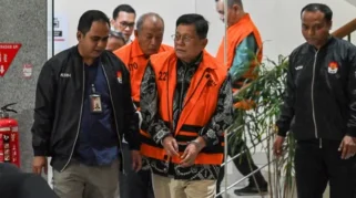 KPK Menahan Empat Tersangka Kasus Korupsi Asuransi Jasindo