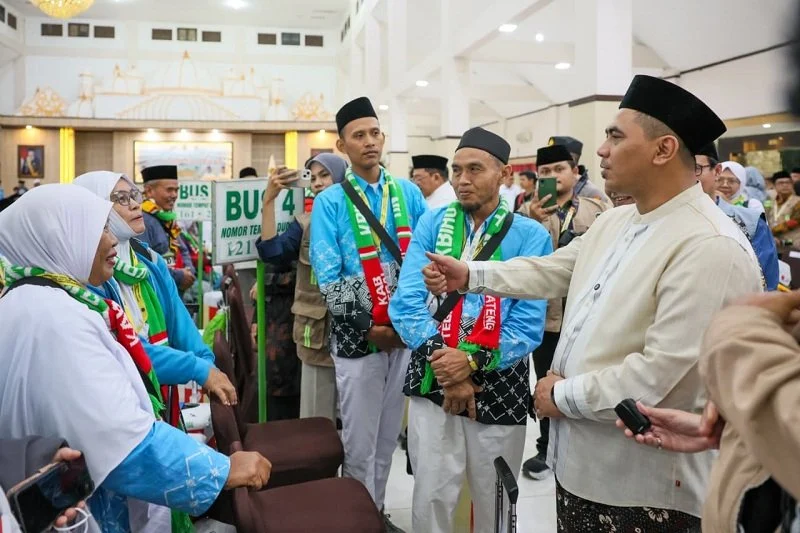 Lepas PPIH Arab Saudi Kloter Pertama, Wamenhaj Serukan Pengabdian Total untuk Tugas Suci Haji 2026