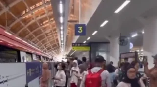 LRT Jabodebek Alami Gangguan di Stasiun Cawang, Penumpang Diarahkan Pindah Kereta