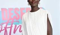 Lupita Nyong'o Membawa Gaya The Odyssey ke Karpet Merah