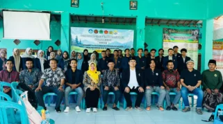 Mahasiswa KKN-K UM-UNIRA Kenali Potensi Tanaman Bakau di Desa Padelegan