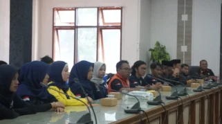 Mahasiswa UTU Bangun Fasilitas Umum dan Program Siaga Bencana di Pining