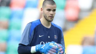 Masa Depan Lucas Chevalier di PSG Masih Belum Jelas, Klub Siapkan Zion Suzuki Sebagai Pengganti Potensial