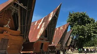 Mengenal Ruma Bolon: Arsitektur, Pembagian Ruang, dan Filosofi Rumah Adat Batak Toba