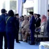 Momen Prabowo Hormat ke Jokowi di Upacara HUT ke-80 Polri Jadi Sorotan