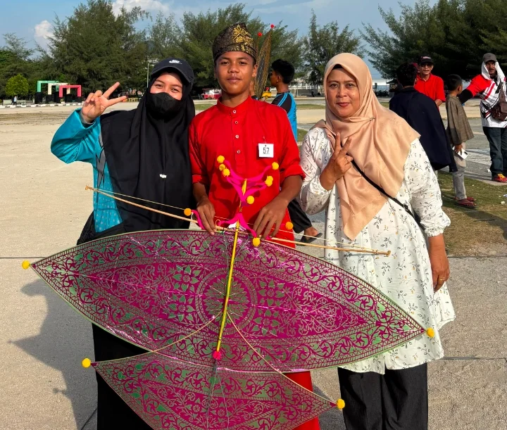 Muhammada Harumkan SMAN 4 Bengkalis, Raih Juara 2 Lomba Layang Kuwau