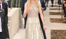 Nicole Kidman Bersinar Bak Lampu Gantung dengan Fendi Terbaru