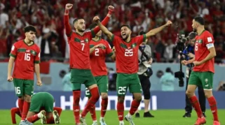 Noussair Mazraoui Tampil Gemilang Bawa Maroko ke Perempat Final Piala Dunia 2026