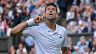 Novak Djokovic Bawa Praktik Ear Seeding ke Wimbledon 2026