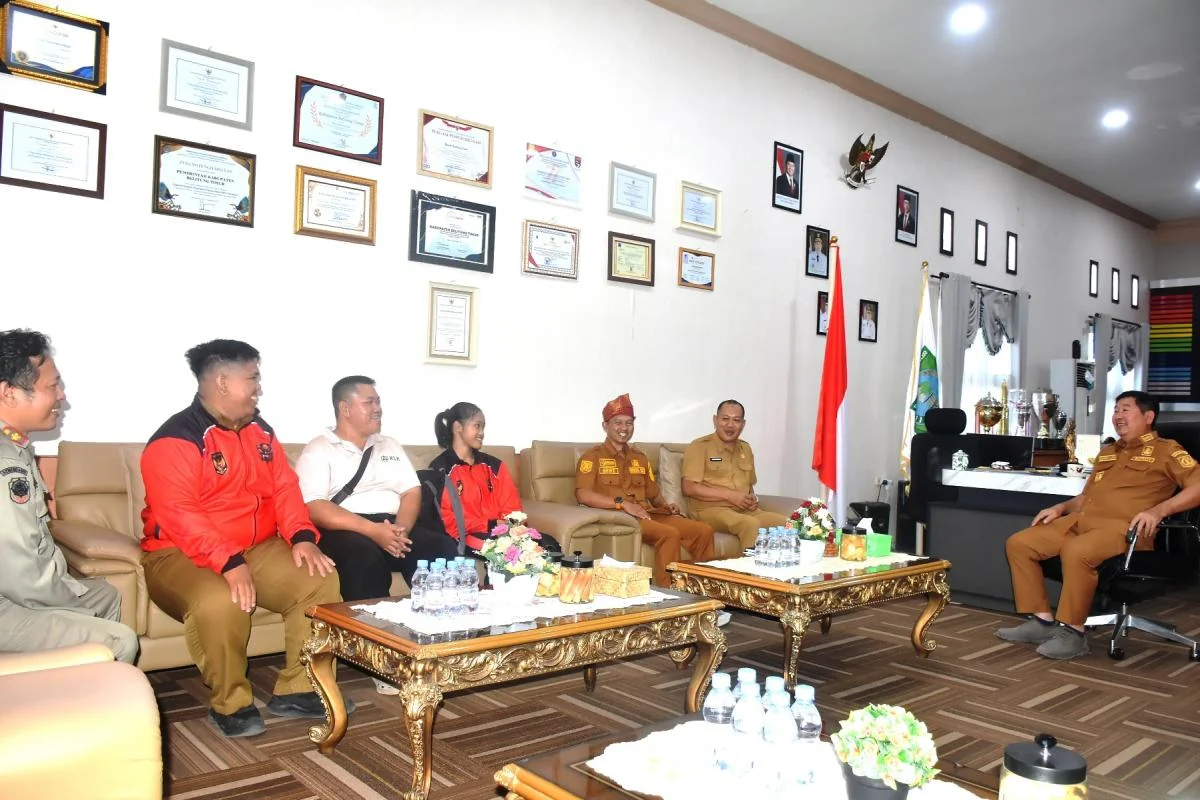 Pemkab Beltim Beri Penghargaan untuk Atlet Karate Aaliyah Peraih Medali Perak Internasional