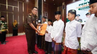 Pemkab Pasuruan dan Kejari Serahkan Akta Wali Asuh untuk 22 Anak Binaan