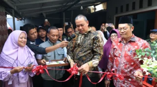 Pemkot Bekasi Resmikan Dua Rumah Hasil Program Rutilahu
