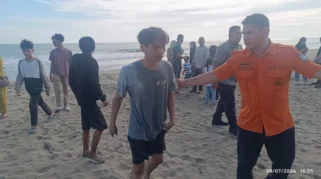 Pemuda Hanyut di Pantai Suak Ribee Berhasil Diselamatkan