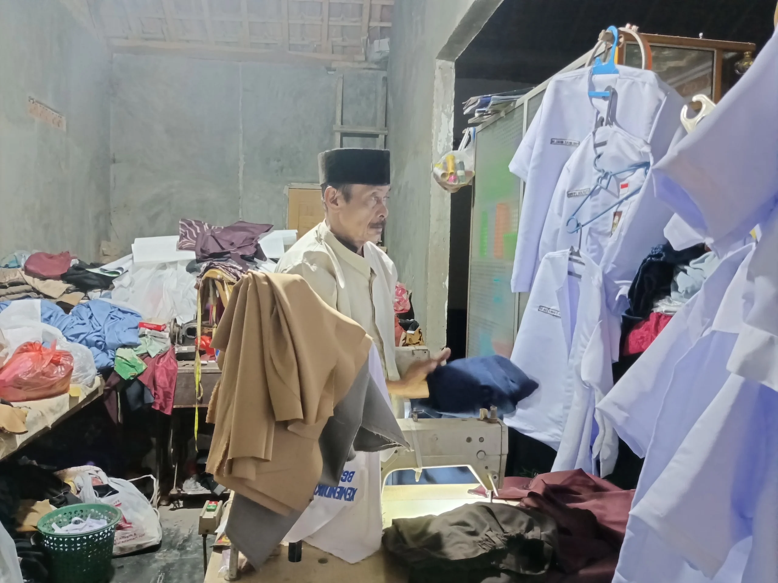 Penjahit Lokal di Way Kanan Bertahan di Tengah Gempuran Produk Pabrikan