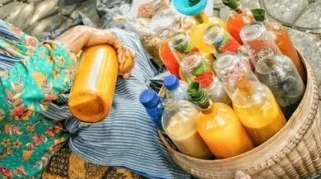 Penjual Jamu Gendong: Perempuan Tangguh Penjaga Warisan Herbal Nusantara