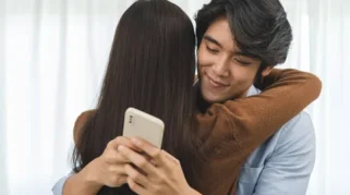 Perselingkuhan Digital: Bentuk Baru Konflik Rumah Tangga di Era Teknologi