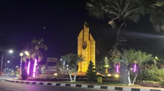 Pesona Malam Monumen Bambu Runcing, Tempat Nongkrong Favorit Komunitas Motor di Surabaya