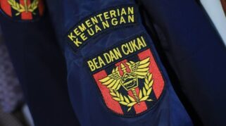 Petugas Bea Cukai Gugur dan Rupiah Tembus Rp 18.000 per Dolar AS