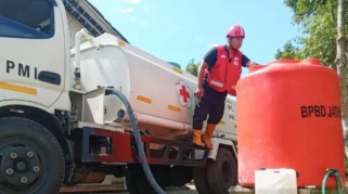 PMI Jember Salurkan 19.800 Liter Air Bersih ke Wilayah Kekeringan