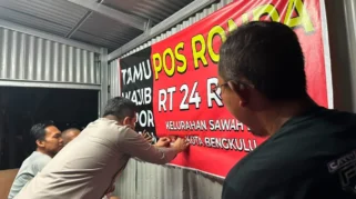 Polisi Pasang Stiker Layanan 110 di Pos Ronda, Dekatkan Akses Pengaduan Warga