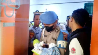 Polisi Telusuri CCTV Stasiun Cari Pembuang Bayi di Toilet KA Sancaka