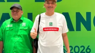 Prabowo Terharu Lihat Baju 'Prabowonomics' PKB, Langsung Bercanda ke Dasco