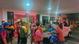 Pria 200 Kg di Banyuwangi Dievakuasi Damkar karena Sesak Napas