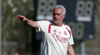 Real Madrid Mulai Cuci Gudang di Era Mourinho, Asencio dan Mastantuono Jadi Korban