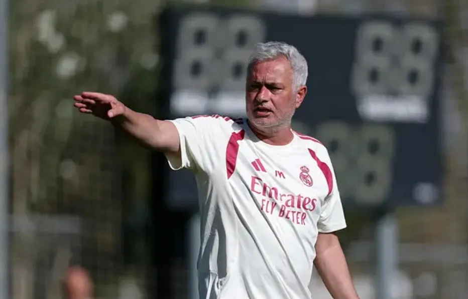 Real Madrid Mulai Cuci Gudang di Era Mourinho, Asencio dan Mastantuono Jadi Korban