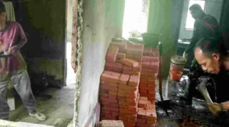 Rehabilitasi Rumah Ermawati Capai 15 Persen, TMMD ke-129 Kodim 0304/Agam Terus Berjalan