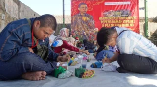 Ruang Inklusif Sanggar Nareswari Fasilitasi Anak Difabel Malang Belajar Melukis Topeng Tradisional