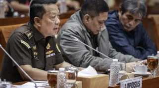 Rumah Jampidsus Dijaga Ketat TNI, Polisi Sita Uang Dollar di Restoran Terkait Korupsi PLN