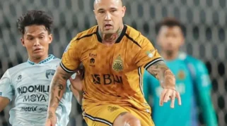 Rumor Transfer: Sandy Walsh dan Ragnar Oratmangoen Dikaitkan dengan Persib Bandung