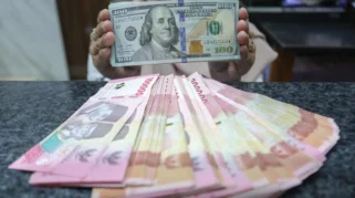 Rupiah Kembali Melemah, Tembus Rp17.977 per Dolar AS