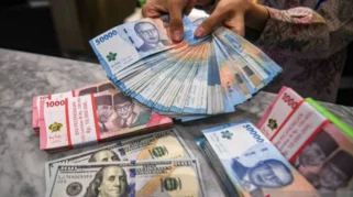 Rupiah Melemah ke Rp17.977 per Dolar AS pada Senin Pagi