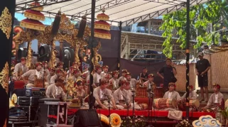 Sanggar Seni Taksu Murti Kemanisan Meriahkan PKB dengan Angklung Kebyar