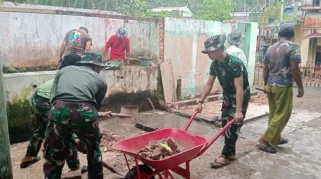 Satgas TMMD Ke-129 dan Warga Bangun MCK di Musala Nurul Huda, Agam
