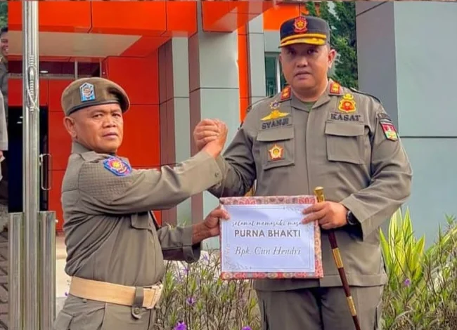 Satpol PP Bukittinggi Lepas Punggawa Terbaik dalam Upacara Purna Bhakti
