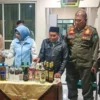 Satpol PP Sidoarjo Razia Tol HK Jabon, 36 Botol Miras Disita dan Puluhan Orang Jalani Skrining HIV